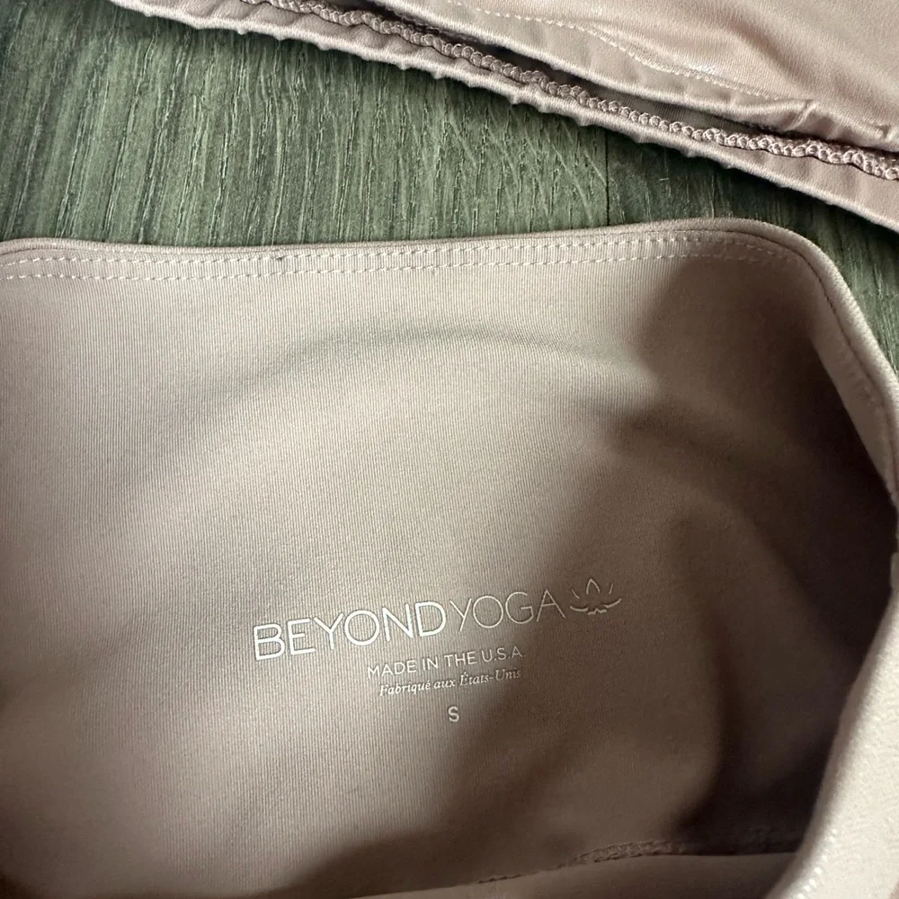 Beyond Yoga Dusty Rose High-Waist Leggings & Sports Bra Set